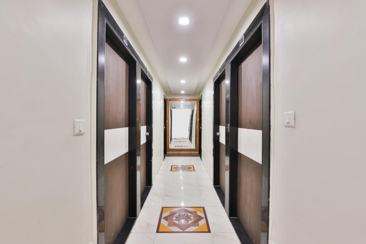 Hotel Oyo 15833 Hotel Neelkanth Palace 3*